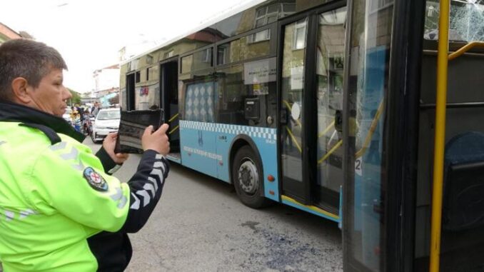 iki-otobus-carpisti-15-yolcu-hafif-yaralandi-Tvae1aqm.jpg