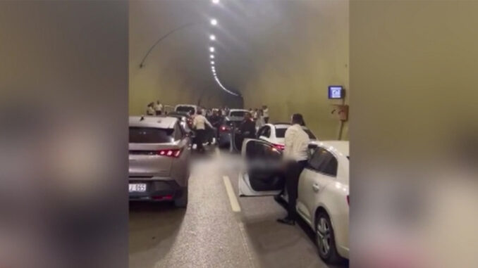 istanbul-beykozda-tuneli-kapatan-dugun-magandalarina-ceza-kesildi-Pp8MxMdI.jpg